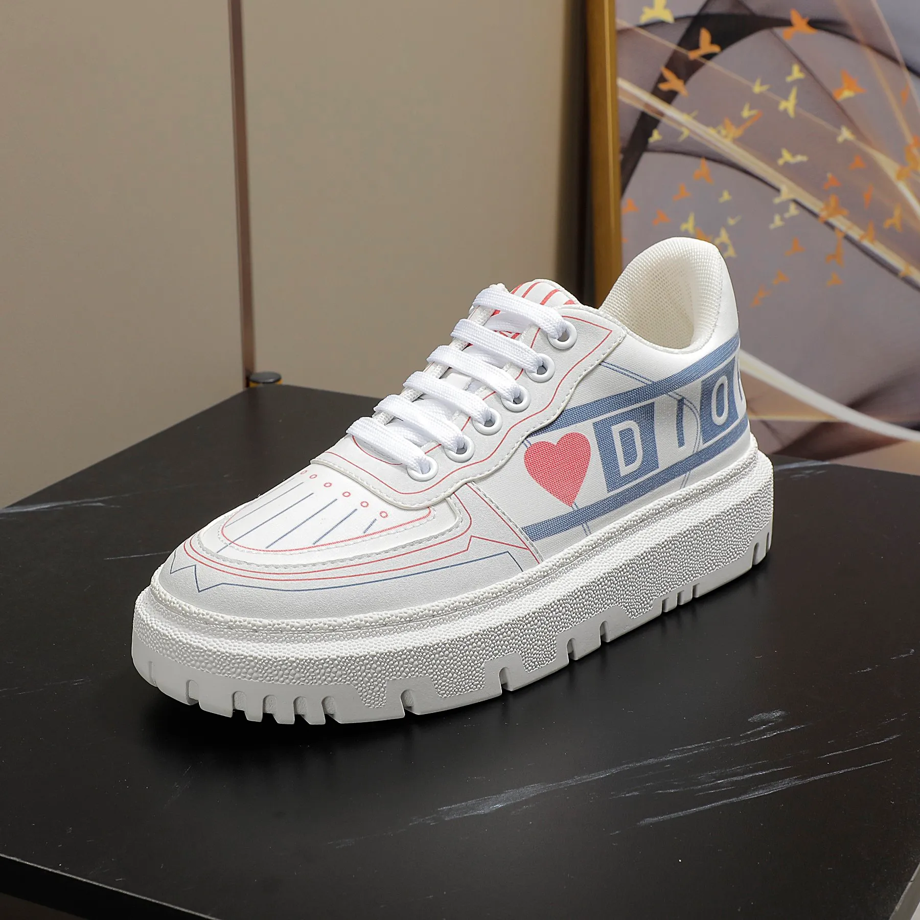 👟👟Ex-factory price 480👟👟 2021ssDior shell-toe casual white shoes, the latest letter strip layout with luminous colors, the same style as the ready-to-wear series 1️⃣Original mold opening 2️⃣Original cowhide➕Breathable mesh lining 3️⃣TPU evacuation outsole 4️⃣Injection-molded latex cowhide feet 5️⃣Full set of packaging at the counter, code number 35-40 (41 can be customized)